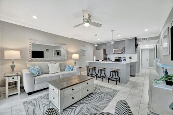 Pearl Suite A Balcony Bayview Suite Htd Pool,2506 N Rocky Point Dr #344 Tampa Fl 33607 Usa,2 star