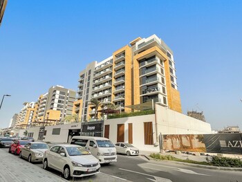 1br azizi riviera b7 pool view