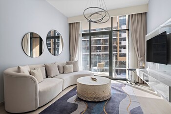 1br azizi riviera b7 pool view