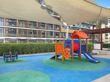 1br azizi riviera b7 pool view