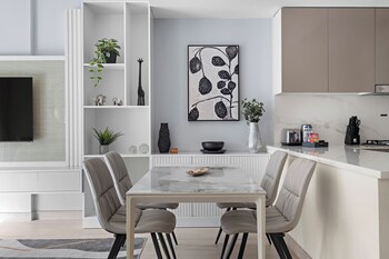 1br azizi riviera b7 pool view