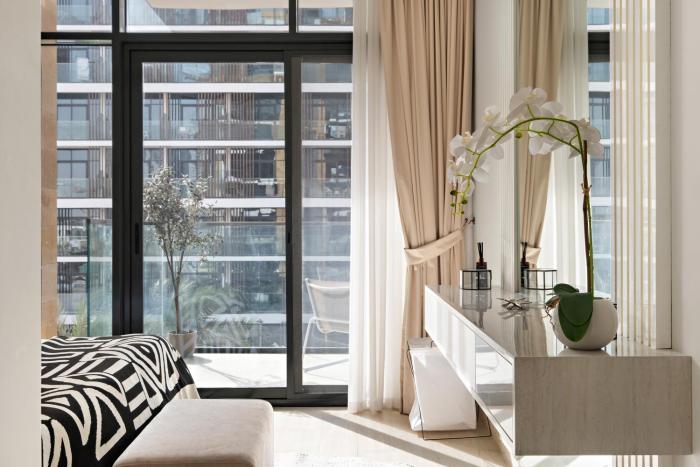 1br azizi riviera b7 pool view