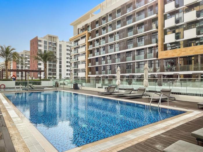 1br azizi riviera b7 pool view