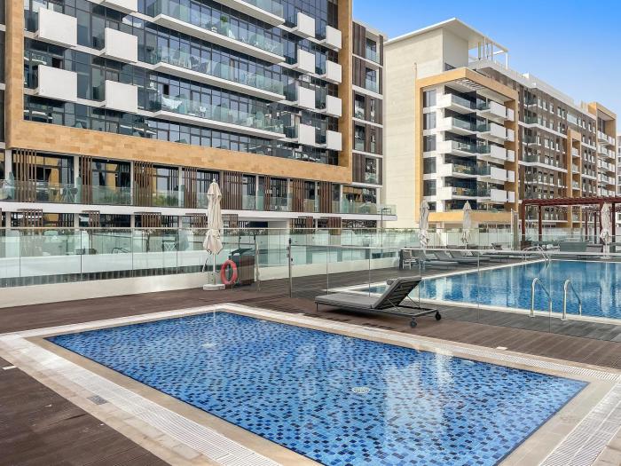 1br azizi riviera b7 pool view