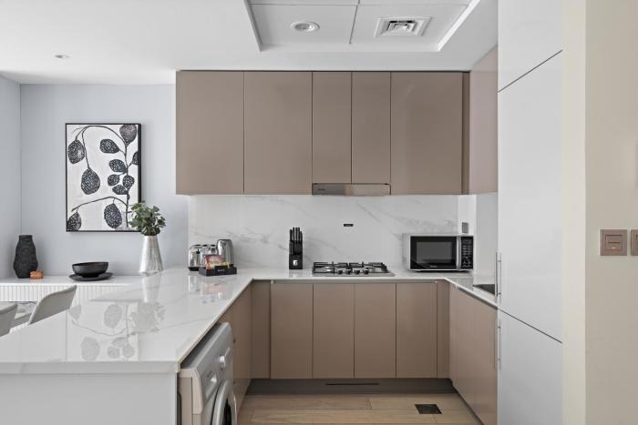 1br azizi riviera b7 pool view