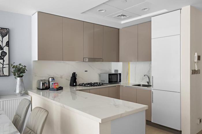 1br azizi riviera b7 pool view