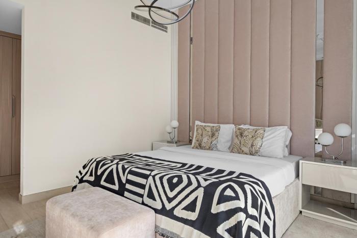 1br azizi riviera b7 pool view