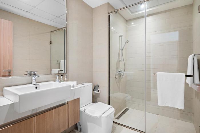 1br azizi riviera b7 pool view