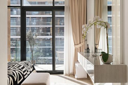 1br azizi riviera b7 pool view