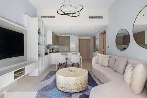 1br azizi riviera b7 pool view