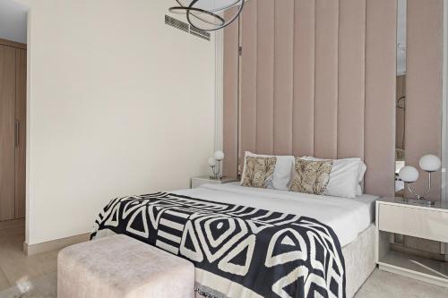 1br azizi riviera b7 pool view