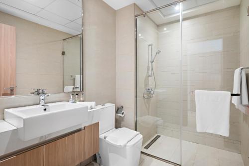 1br azizi riviera b7 pool view