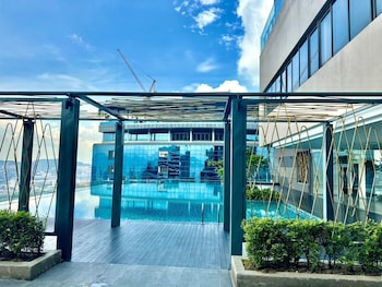 the manor klcc luxury asia