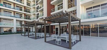 vogue jewelz resident near miraclegarden