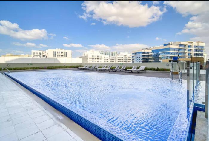 vogue jewelz resident near miraclegarden