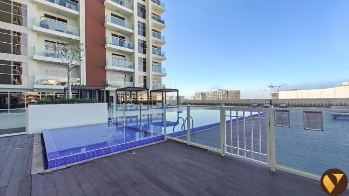 vogue jewelz resident near miraclegarden