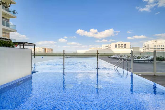 vogue jewelz resident near miraclegarden