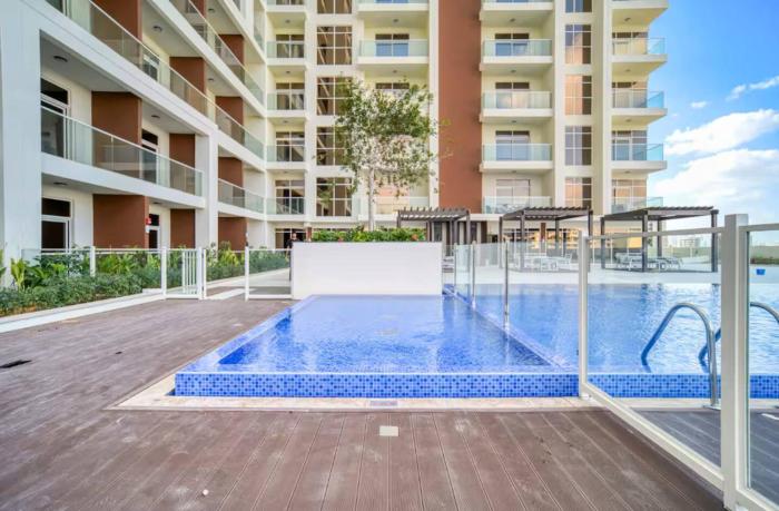 vogue jewelz resident near miraclegarden