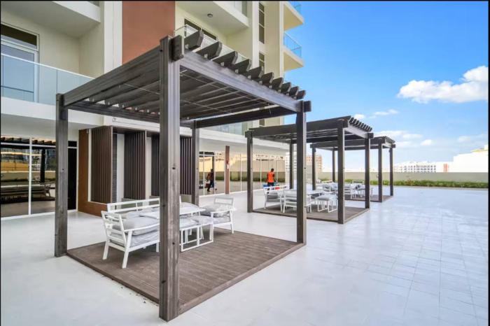 vogue jewelz resident near miraclegarden