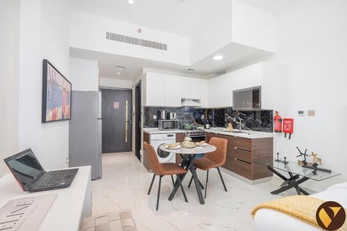 vogue jewelz resident near miraclegarden