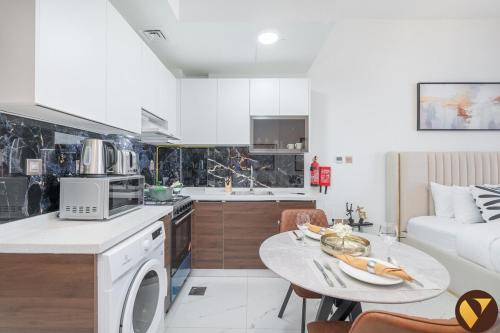 vogue jewelz resident near miraclegarden