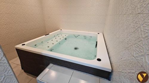 vogue jewelz resident near miraclegarden