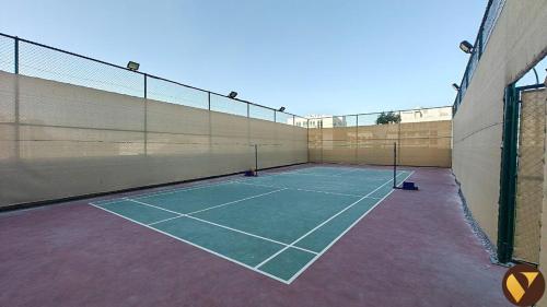 vogue jewelz resident near miraclegarden