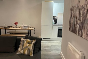 stylish retreat sleeps 6 terrace 2bedroom petsok