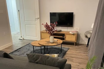 stylish retreat sleeps 6 terrace 2bedroom petsok