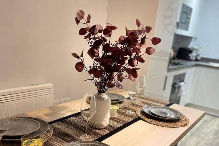 stylish retreat sleeps 6 terrace 2bedroom petsok