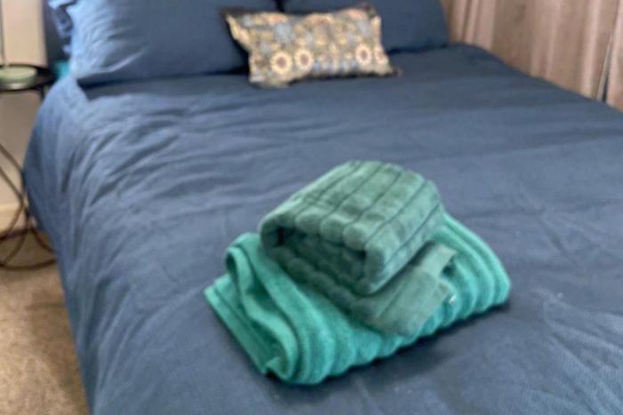 stylish retreat sleeps 6 terrace 2bedroom petsok