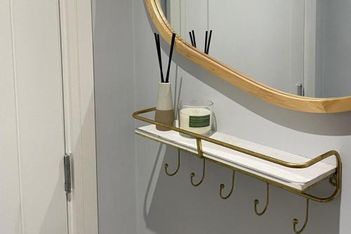 stylish retreat sleeps 6 terrace 2bedroom petsok