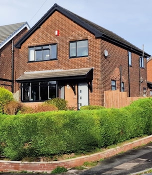 Detached Homestay With Private Rooms,,2 star