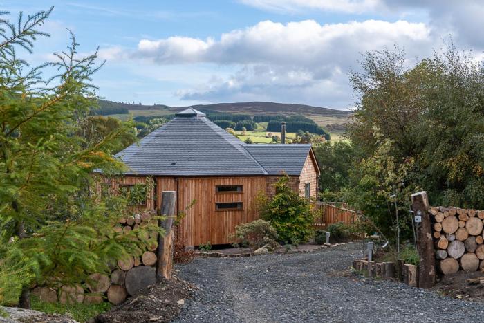 dalnoid cottages and treehouses