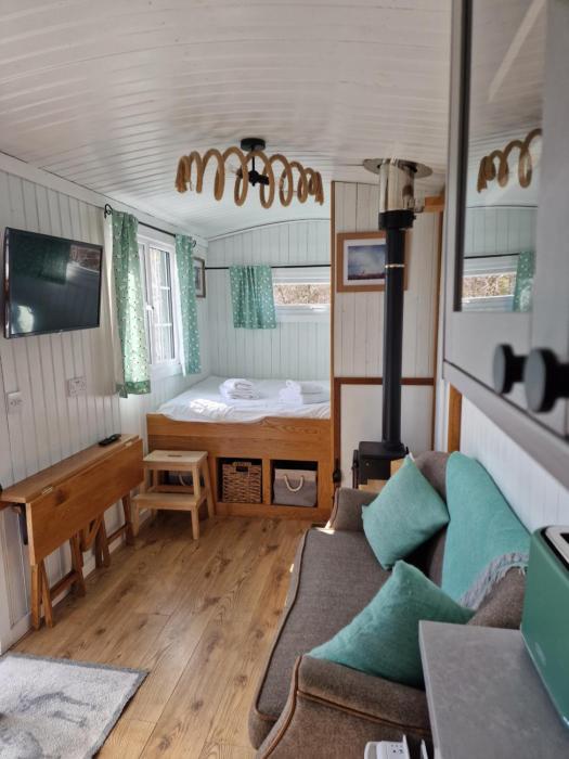 dalnoid cottages and treehouses