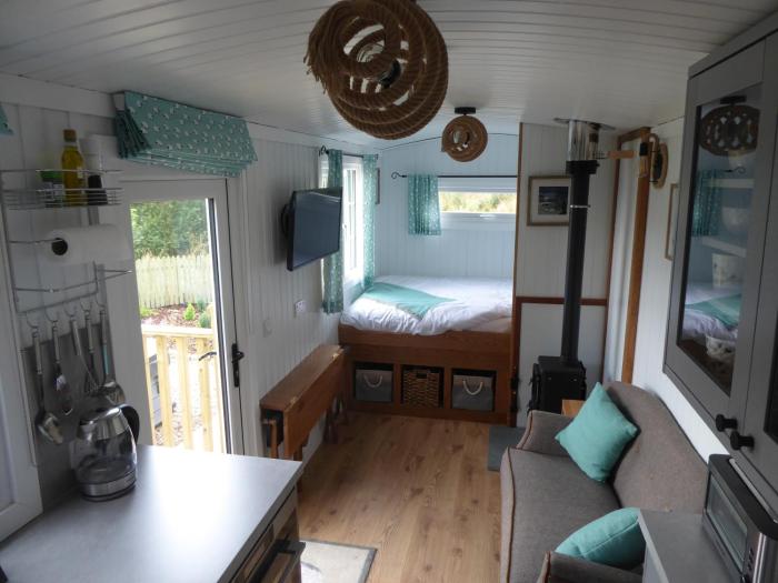 dalnoid cottages and treehouses