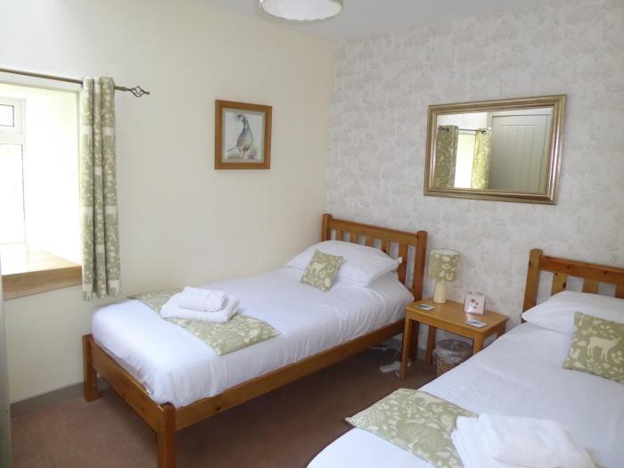 dalnoid cottages and treehouses