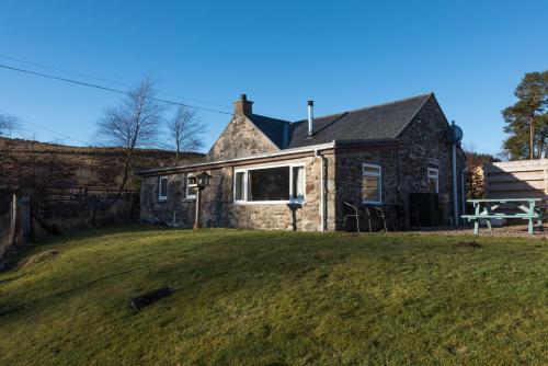 dalnoid cottages and treehouses