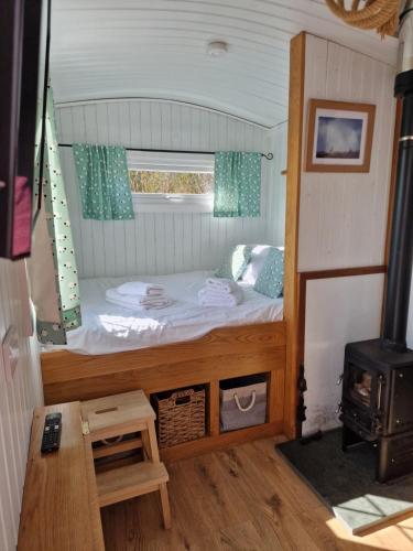 dalnoid cottages and treehouses