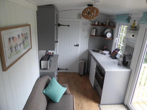 dalnoid cottages and treehouses