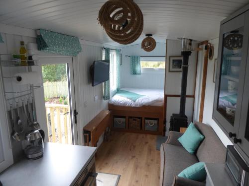 dalnoid cottages and treehouses