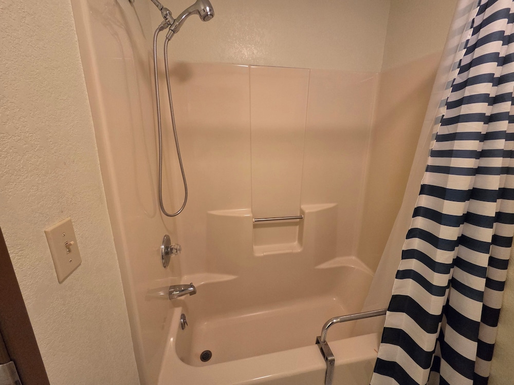 chesaning inn and suites