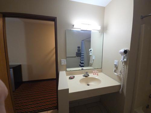 chesaning inn and suites