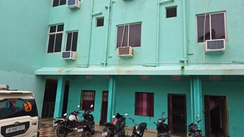dhamstay hotel d2 inn near niladri beach