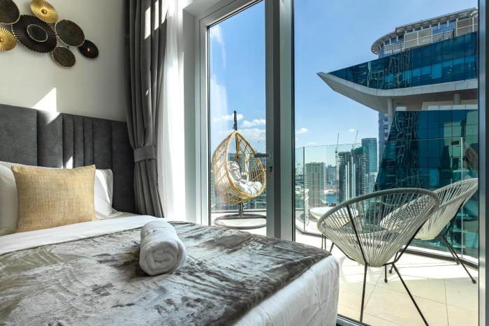 simply comfort in missoni top floor with sea canal and burj khalifa views