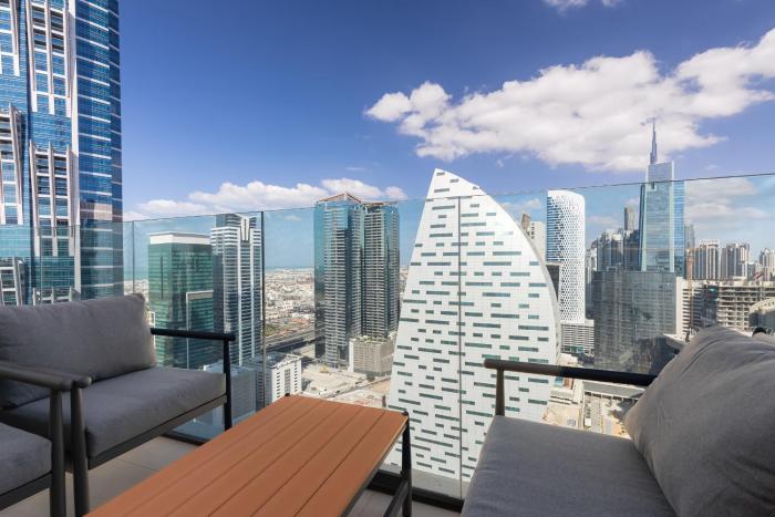 simply comfort in missoni top floor with sea canal and burj khalifa views