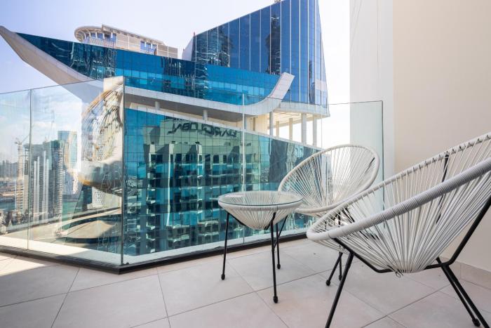 simply comfort in missoni top floor with sea canal and burj khalifa views