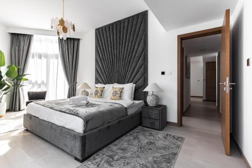 simply comfort in missoni top floor with sea canal and burj khalifa views