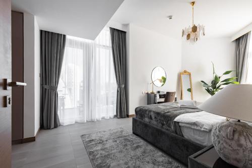simply comfort in missoni top floor with sea canal and burj khalifa views