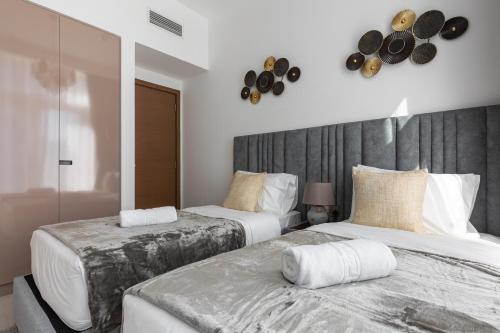 simply comfort in missoni top floor with sea canal and burj khalifa views